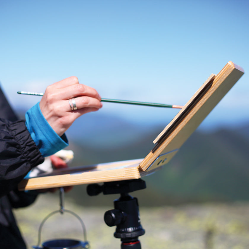 u.go Plein Air Anywhere Pochade Box, 6" x 8" model, on tripod outdoor side view