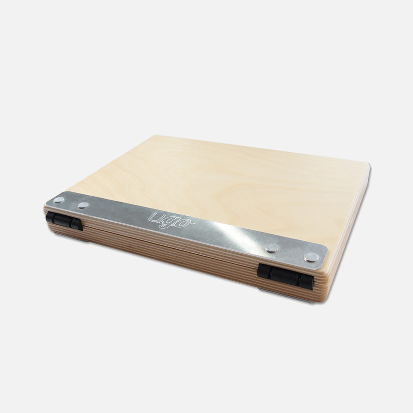 u.go Plein Air Anywhere Pochade Box, 8.4" x 11.25" model, back view of friction hinges