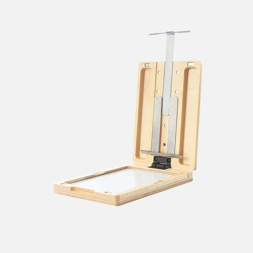 u.go Plein Air Anywhere Pochade Box, 6" x 8" model, full extension of canvas panel holders